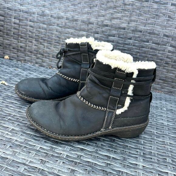 UGG Australia Cove Black‎ Fuzzy Lined Leather Ankle Boots Women’s Size 9 - Picture 11 of 15